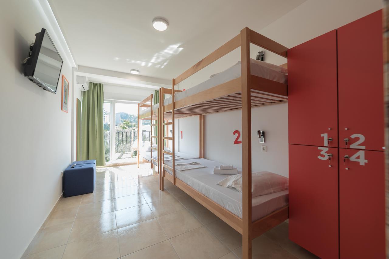 88 Hostel *